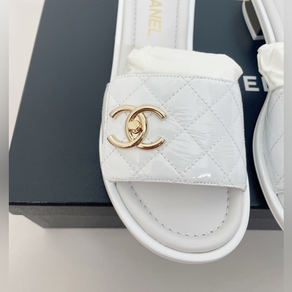 New Chanel 23P Patent Leather CC Turnlock Slides Sandal - Picture 7 of 8